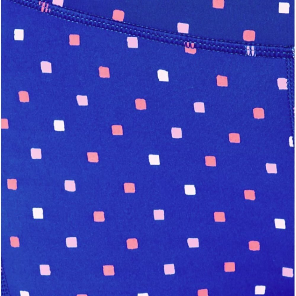 UPF 50+ Luxletic 20" Weekender High-Rise Crop in Borealis Blue Lilly Squared Med - Picture 5 of 9